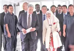  ?? — Bernama photo ?? Deputy Prime Minister of Malaysia Datuk Seri Dr Wan Azizah Wan Ismail (right) with Winston Peter during a working visit of Deputy Prime Minister and Minister of Foreign Affairs of New Zealand to Malaysia at Parliament Building yesterday.