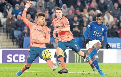  ?? Picture: PA. ?? Kelechi Iheanacho curls in Leicester’s winner against Everton.