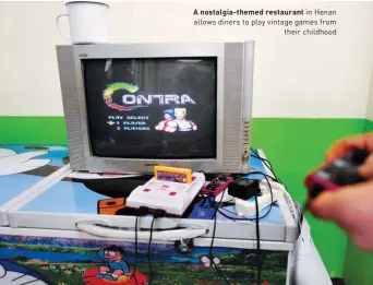  ??  ?? A nostalgia-themed restaurant in Henan allows diners to play vintage games from their childhood