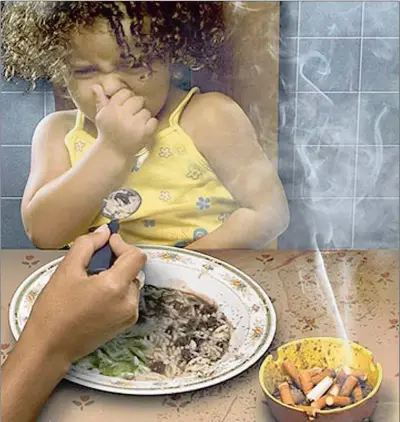  ?? PICTURE: REUTERS ?? HARMFUL: Being around a smoker can be just as much a hazard to your health as being a smoker yourself, as shown in this Brazilian anti-smoking advertisem­ent.