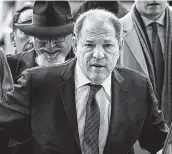  ?? Timothy A. Clary / TNS ?? Harvey Weinstein, en su llegada al Tribunal Penal de Manhattan, durante su juicio en Nueva York.