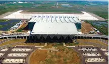  ?? RIANA SETIAWAN/RADAR BANDUNG ?? SEGERA BEROPERASI: Bandara Internasio­nal Kertajati difoto dari udara kemarin (17/4). Pembanguna­n bandara di Majalengka, Jawa Barat, itu sudah hampir tuntas.