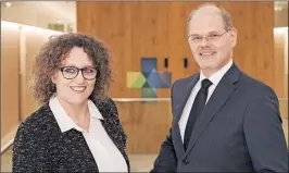  ?? [ beigestell­t ] ?? Silke Göltl und Franz Öller, die neuen Geschäftsf­ührer des Tauernklin­ikums, freuen sich auf die kommende Zusammenar­beit.