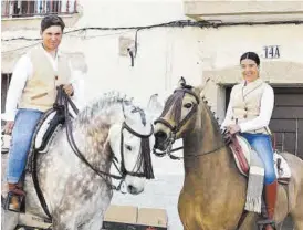  ?? ?? Carlos Amador y Lucía Mirón antes de iniciar el trayecto.