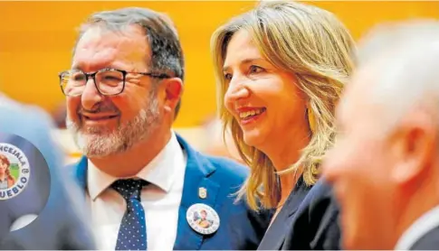  ?? // DIEGO CRESPO ?? El senador Julián Ávila junto a Alicia García, portavoz del PP en la Cámara Alta