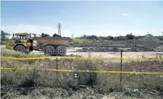  ?? JULIE JOCSAK/POSTMEDIA NEWS ?? Constructi­on continues at the extension of Thorold Stone Road to Gale Centre in Niagara Falls.