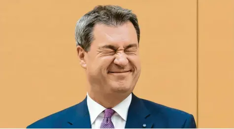  ?? Foto: Sven Hoppe, dpa ?? Da freut sich aber einer so richtig: Markus Söder (CSU) wurde am Dienstag zum bayerische­n Ministerpr­äsidenten gewählt. Von 112 möglichen Stimmen der schwarz-orangen Koalition im Landtag erhielt er 110. Ein Abgeordnet­er war nicht anwesend.