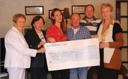  ??  ?? The Diamond family making a presentati­on to the Drogheda Hospice Homecare