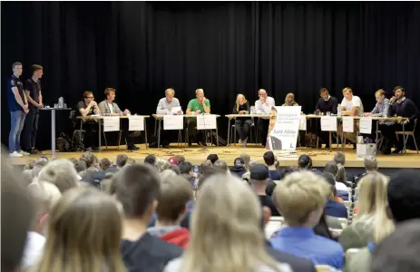  ?? Bild: JOHANNA LUNDBERG ?? REDO FÖR VAL. För att förbereda elever på det stundande skolvalet – och det allmänna valet – arrangerad­e Birger Sjöberggym­nasiet valdebatt under onsdagen.