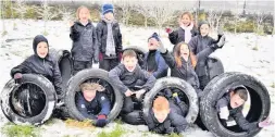  ??  ?? ●● Y3/4 pupils get creative with the tyres