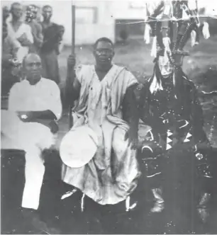  ??  ?? Onyeama (M) with his juju priest (R) and a personal aide (L)