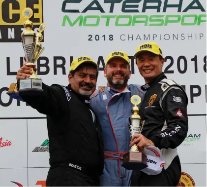  ??  ?? Winner of Race 2 in the Caterham Asia championsh­ip Peter Reynolds ( centre) is flanked by second- placed Vicky Chandhok ( left) and Tan Pye Sen.