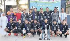  ??  ?? JUVENIL ‘B’. Hasta Obregón, Sonora, se fue el trofeo de campeón en la categoría juvenil ‘B’, al coronarse Pachuca Obregol sobre Pumas-Tacos el Flaco.