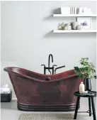  ?? NATIVE TRAILS ?? LEFT: Native Trails’ Aurora 72 bathtub in Antique Copper.