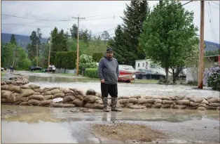  ?? NICK EAGLAND/Vancouver Sun/The Province ?? Corey Kaden of Okanagan Falls was in Penticton picking up sandbags Thursday when his wife called to tell him they were being evacuated from their home near Brockie Place and 14th Avenue.