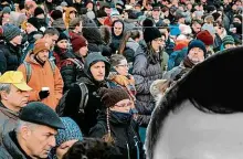  ?? Foto: Hospodársk­e noviny, SME a ČTK ?? Březnový protest, kterého se v Bratislavě účastnily tisíce lidí. Vyvolala je Kuciakova vražda.