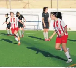  ?? @FEMENINOUD­A ?? Imagen de un partido en el Constantin­o Cortés.