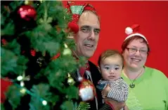  ?? KAVINDA HERATH/FAIRFAX NZ 633149964 ?? ILT Stadium Southland general manager Nigel Skelt, holding Ardie Ngaluafe, 5 months, and Waihopai City Lions Light Up Christmas project leader Jacinda McIntosh are excited to expand on the event this year.