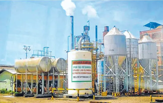  ?? CORTESÍA SINTRAINQU­IGAS ?? En el año 2003 Fertilizan­tes Colombiano­s, la empresa creada por Ecopetrol y que fue instalada Barrancabe­rmeja, pasó a manos de la Gobernació­n de Santander.