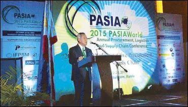  ??  ?? LBC Express senior vice president of supply chain Charlie Villaseñor, discusses the importance of a well-trained and experience­d staff following global standards in ensuring efficient supply chain and logistics at the 2015 PASIAWorld Annual...