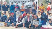  ?? HT PHOTO ?? Kashi Readymade Garments Associatio­n members staging a demonstrat­ion against the proposed GST hike on various Textile items.