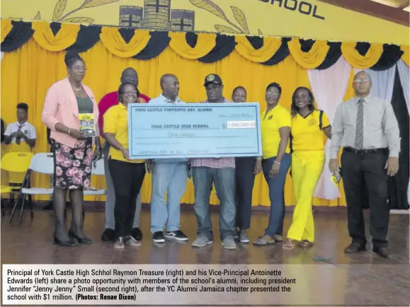  ?? (Photos: Renae Dixon) ?? Principal of York Castle High Schhol Raymon Treasure (right) and his Vice-principal Antoinette Edwards (left) share a photo opportunit­y with members of the school’s alumni, including president Jennifer “Jenny Jenny” Small (second right), after the YC Alumni Jamaica chapter presented the school with $1 million.