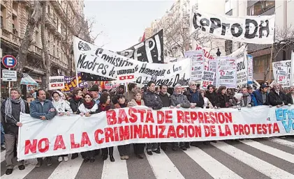  ?? DYN ?? Movilizaci­ón.
Los militantes de izquierda coparon las calles y le enviaron un duro mensaje a la Casa Rosada./