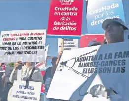  ??  ?? Una manifestac­ión se realizó ayer al sur de la Ciudad de México.