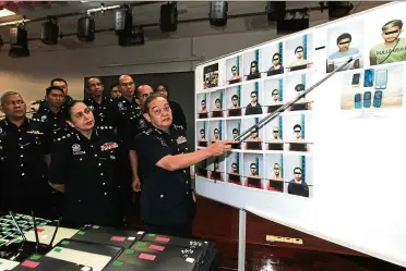  ??  ?? While he was Selangor police chief, Comm Mazlan was involved in breaking up telephone scam rings like the Macau scam syndicate whose members he is pointing out at this August 2018 press conference.