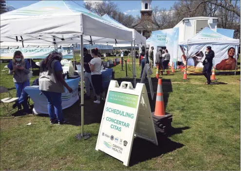  ?? Arnold Gold / Hearst Connecticu­t Media ?? A COVID-19 FEMA Mobile Vaccinatio­n Unit set up on the New Haven Green on April 8.