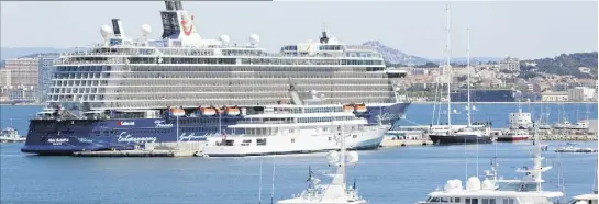  ?? (Photo doc Dominique Leriche) ?? A La Seyne, la croisière ne se limite pas à des mastodonte­s accostant au môle d’armement. Depuis trois ans, c’est aussi un salon qui entend démontrer que ce genre de vacances est désormais à portée de bourse.