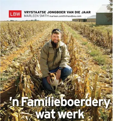  ??  ?? marleen.smith@landbou.com Mnr. Johan van Huyssteen jr. in ’n stoppellan­d op Bloekom by Virginia. Stoppels soos dié word 18 maande op hul oorlêlande gelaat voordat weer daarop geplant word.