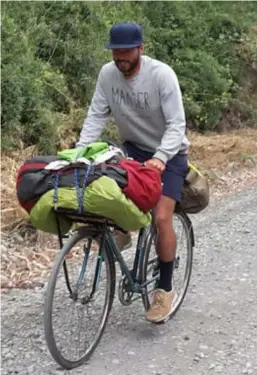  ?? FOTO RR ?? Pepijn Peeters op de fiets in Chili tijdens zijn wereldreis.