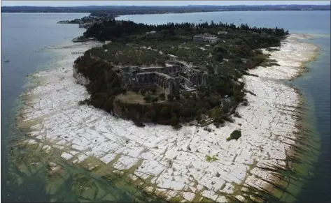  ?? PHOTOS BY ANTONIO CALANNI — THE ASSOCIATED PRESS ?? A view of the peninsula of Sirmione, on Garda lake, Italy on Friday. Lake Garda water level has dropped critically following severe drought resulting in rocks to emerge around the Sirmione Peninsula.