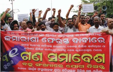  ??  ?? Small depositors who lost money in chit fund scam demonstrat­ing in Bhubaneswa­r.