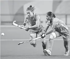  ?? JOHN DAVID MERCER, USA TODAY SPORTS ?? The USA’s Melissa Gonzalez, left, chases the ball Thursday during a 3-0 field hockey victory against India.