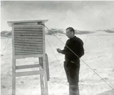  ?? Foto: dpa ?? Das Bild zeigt Alfred Wegener bei einer Forschungs­reise. Er war am liebsten unter‰ wegs. Hinter dem Schreibtis­ch saß er nicht so gerne.