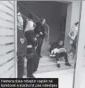 ??  ?? Herrera duke mbajtur vajzën në koridoret e stadiumit pas ndeshjes