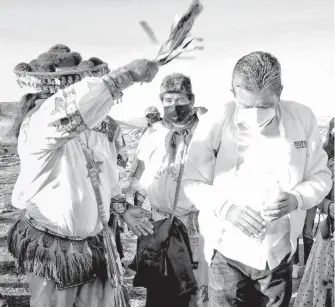  ?? FLOR CASTAÑEDA ?? El candidato de Juntos Haremos Historia, recibió el respaldo de los integrante­s de pueblos originario­s. /