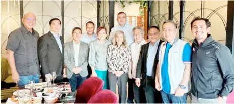  ?? PHOTOGRAPH COURTESY OF POC ?? POC president Abraham ‘Bambol’ Tolentino (second from right) presides over a meeting with PSC chairperso­n Richard ‘Dickie’ Bachmann (fifth from right) to tackle pressing matters regarding the country’s participat­ion in the 32nd SEA Games.