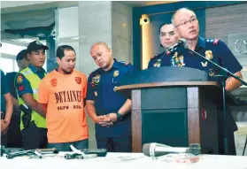  ?? AL PADILLA / SUNSTAR PHILIPPINE­S ?? FIFTH SUSPECT. The Philippine National Police presents to the media during a press conference Tuesday, March 21, a fifth suspect in the November 28 foiled bomb attack near the United States in Manila. Nasip Ibrahim was arrested last Monday by the...