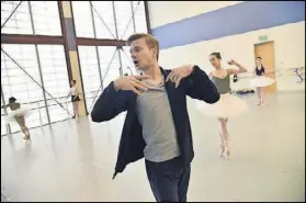  ?? HYOSUB SHIN / HSHIN@AJC.COM ?? Artistic director Gennadi Nedvigin, shown instructin­g at Atlanta Ballet’s headquarte­rs last month, is in his first season with the company. Though much will change after the current season ends, the focus is on this season’s shows.
