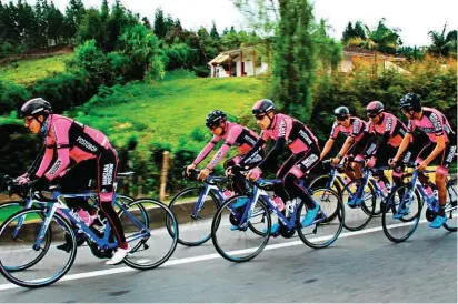  ?? FOTO ?? Antes de partir para España, varios de los ciclistas del Manzana Postobón estuvieron concentrad­os en Santa Elena. Primero correrán la Vuelta a Burgos.