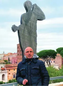 ??  ?? Miguel Ángel Magro, durante un viaje a Roma en febrero de 2020