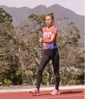  ?? LillY aRCE ?? La joven competirá, el 6 de agosto, en la prueba de 20 kilómetros marcha. En su último entrenamie­nto lució infatigabl­e.