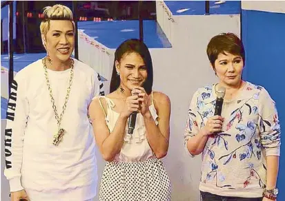  ??  ?? Vice Ganda and Amy Perez as hosts during the pilot episode of the revived Tawag ng Tanghalan early this year