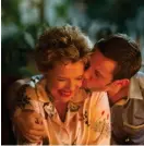  ?? ?? ■ Annette Bening och Jamie Bell i Film stars don't die in Liverpool.