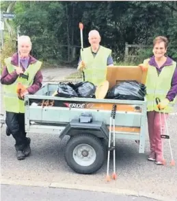  ??  ?? Litter pick Blairgowri­e and Rattray Access Network volunteers