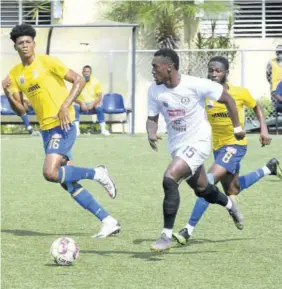  ?? (Photo: Joseph Wellington) ?? Harbour View’s Lennox Russell (#8) closes in for a challenge on Mount Pleasant’s Kevaughn Isaacs (centre), while Odorland Harding, also of Harbour View, looks on during their Jamaica Premier League second-leg, quarter-final encounter at the UWI-JFF Captain Horace Burrell Centre of Excellence yesterday.