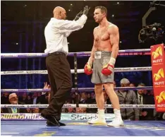  ?? Foto: Baader ?? Ausgezählt: Ringrichte­r David Fields besiegelt Wladimir Klitschkos letzte Niederlage im Kampf gegen Weltmeiste­r Anthony Joshua.